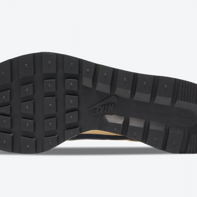 나이키 X 사카이 베이퍼와플 로얄