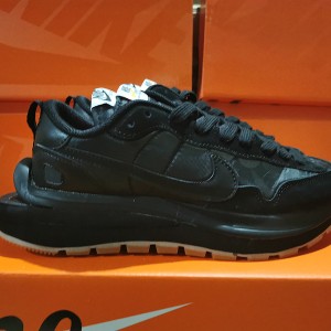 나이키 X 사카이 베이퍼와플 로얄