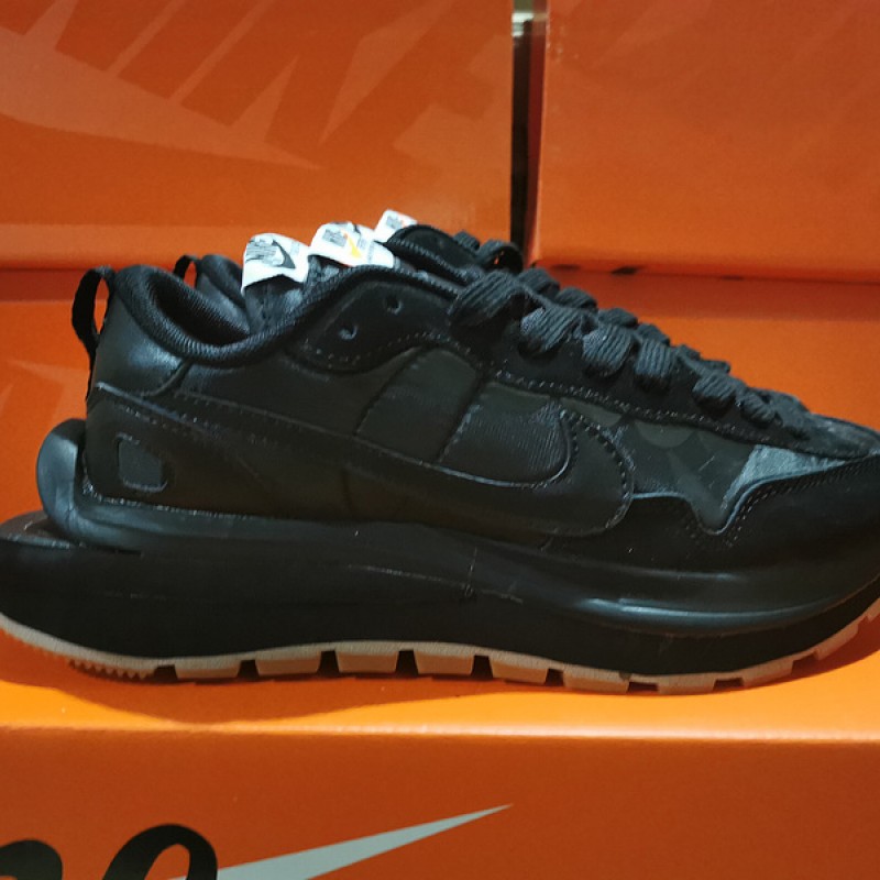 나이키 X 사카이 베이퍼와플 로얄