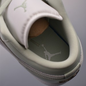 나이키 에어포스 1 로우