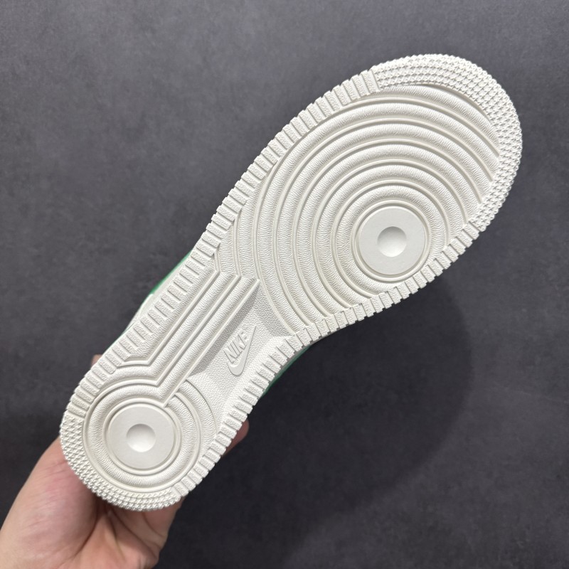 나이키 에어포스 1 로우