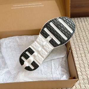 LOEWE 로에베 x 온 콜라보레이션 스니커즈