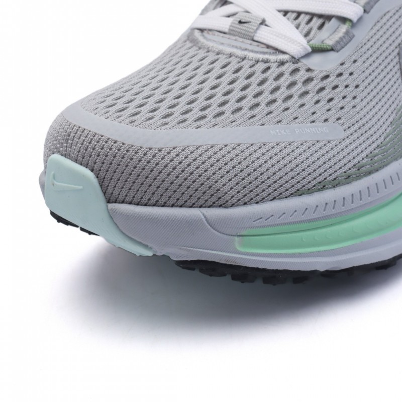 나이키 보메로 18