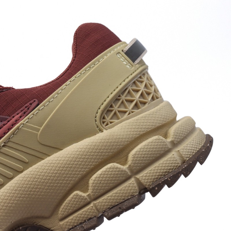 나이키 줌 보메로 로밍