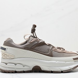 나이키 줌 보메로 로밍