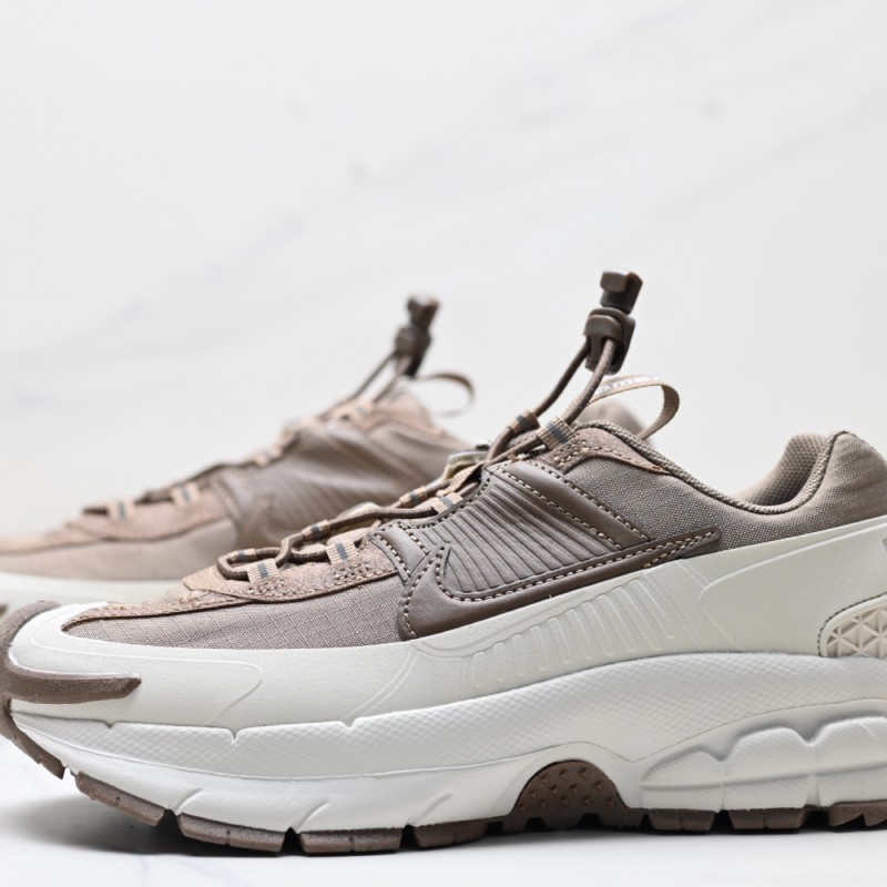 나이키 줌 보메로 로밍