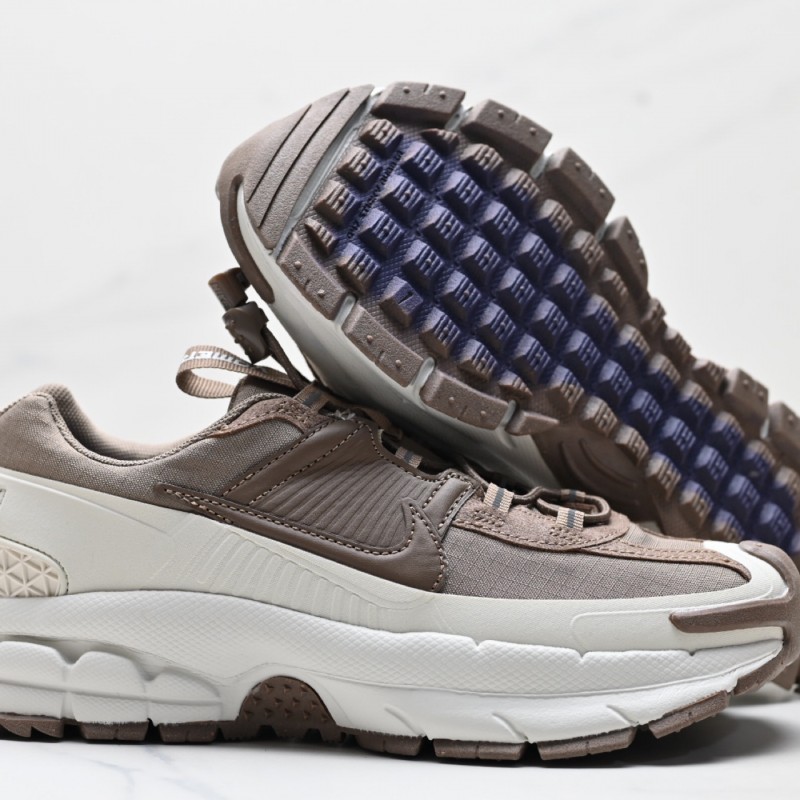 나이키 줌 보메로 로밍