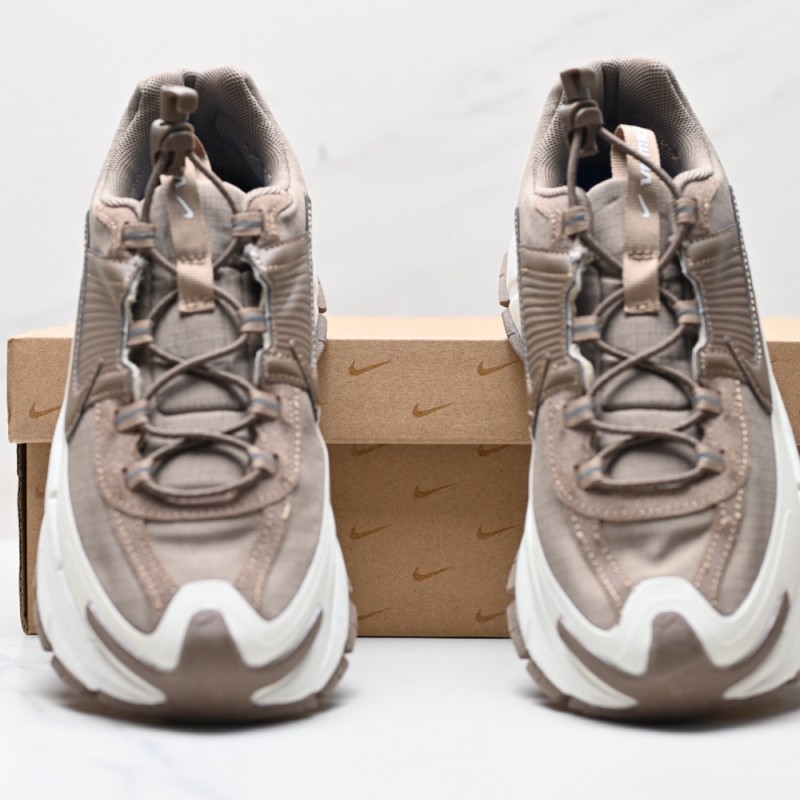 나이키 줌 보메로 로밍