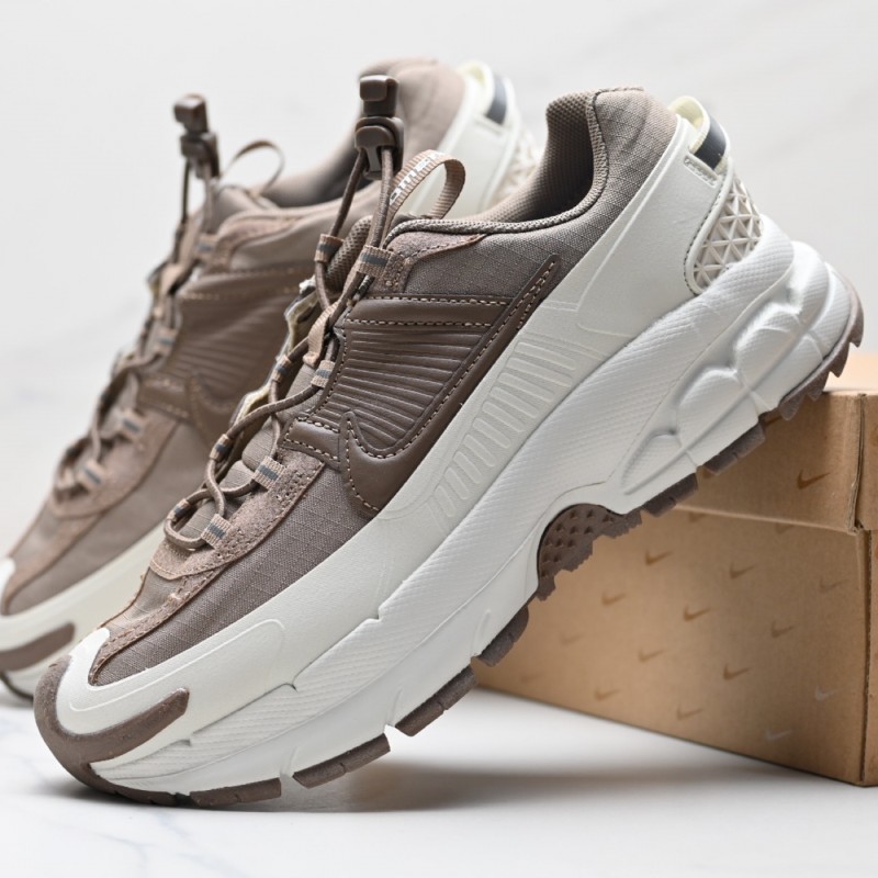 나이키 줌 보메로 로밍