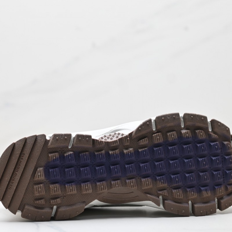 나이키 줌 보메로 로밍