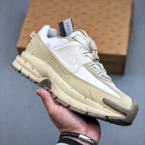 나이키 줌 보메로 로밍