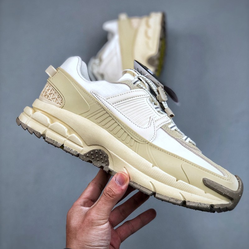 나이키 줌 보메로 로밍