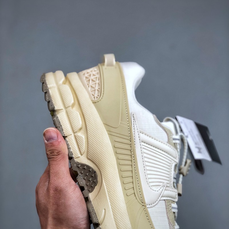 나이키 줌 보메로 로밍