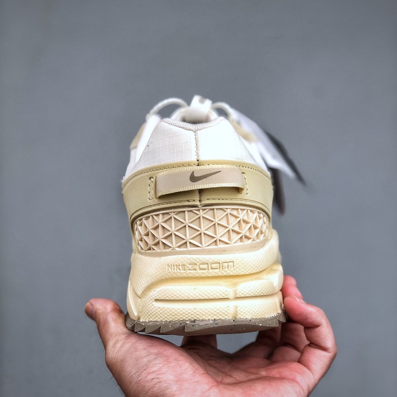 나이키 줌 보메로 로밍