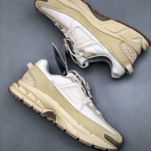 나이키 줌 보메로 로밍