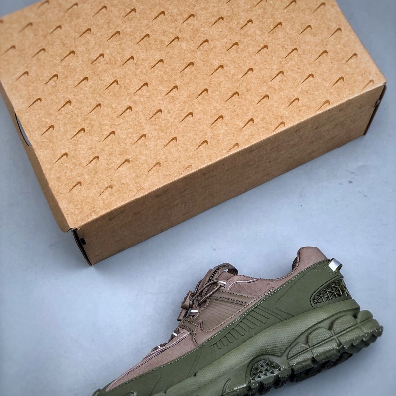 나이키 줌 보메로 로밍