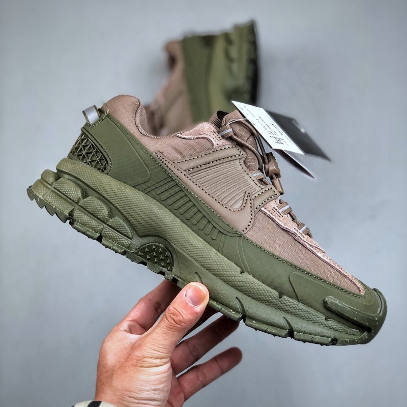 나이키 줌 보메로 로밍