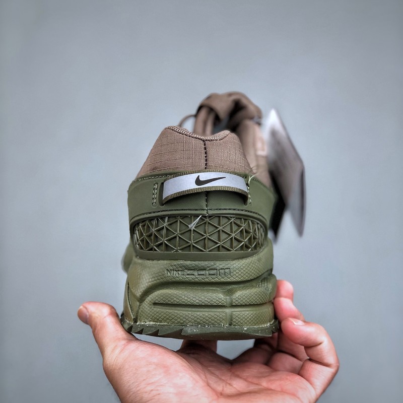 나이키 줌 보메로 로밍