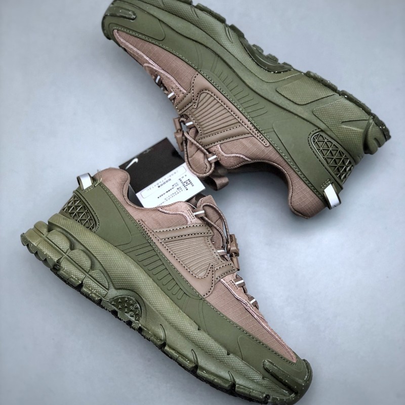 나이키 줌 보메로 로밍