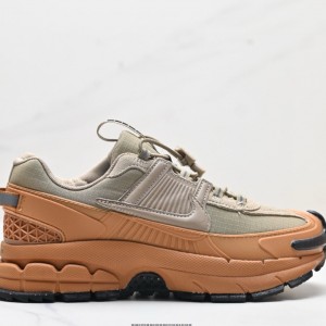 나이키 줌 보메로 로밍