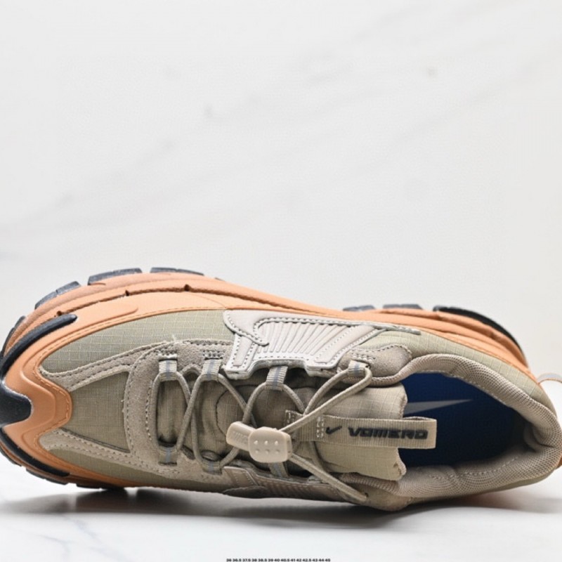 나이키 줌 보메로 로밍