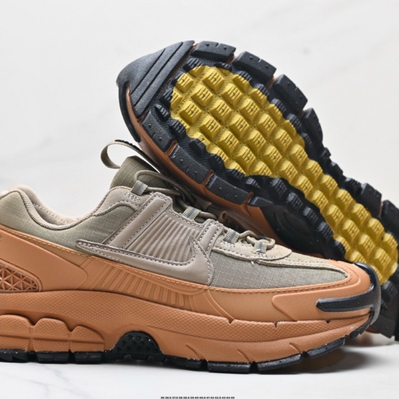 나이키 줌 보메로 로밍