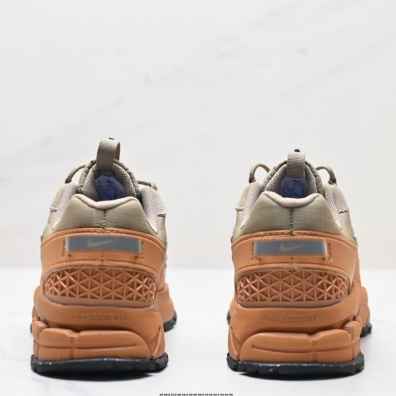 나이키 줌 보메로 로밍