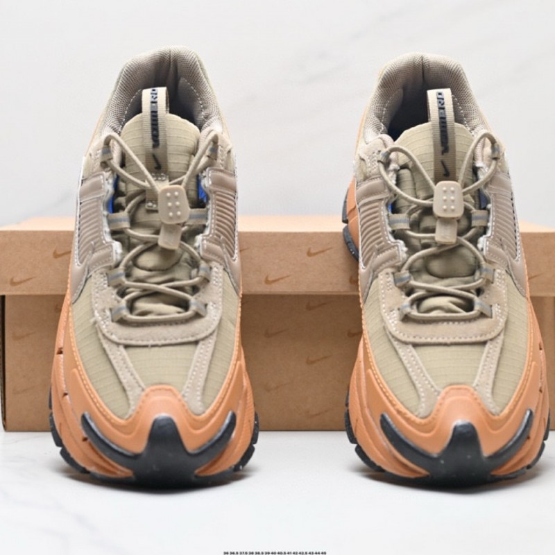 나이키 줌 보메로 로밍