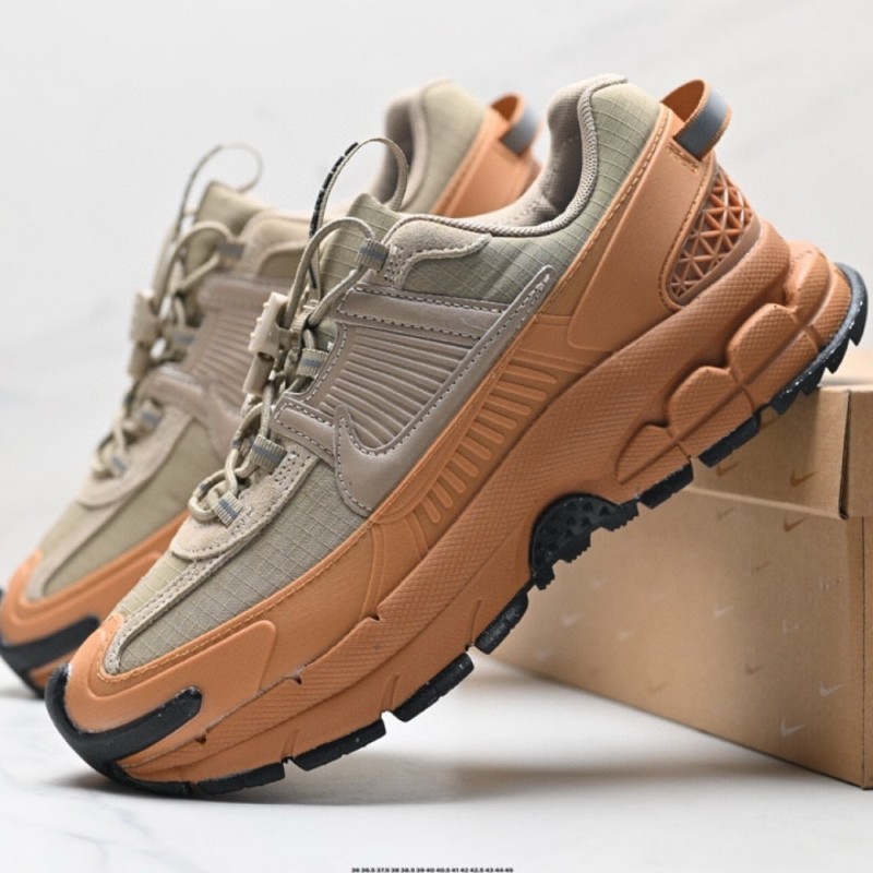 나이키 줌 보메로 로밍