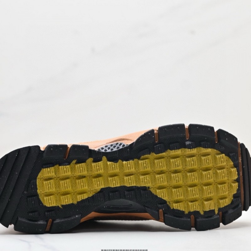 나이키 줌 보메로 로밍