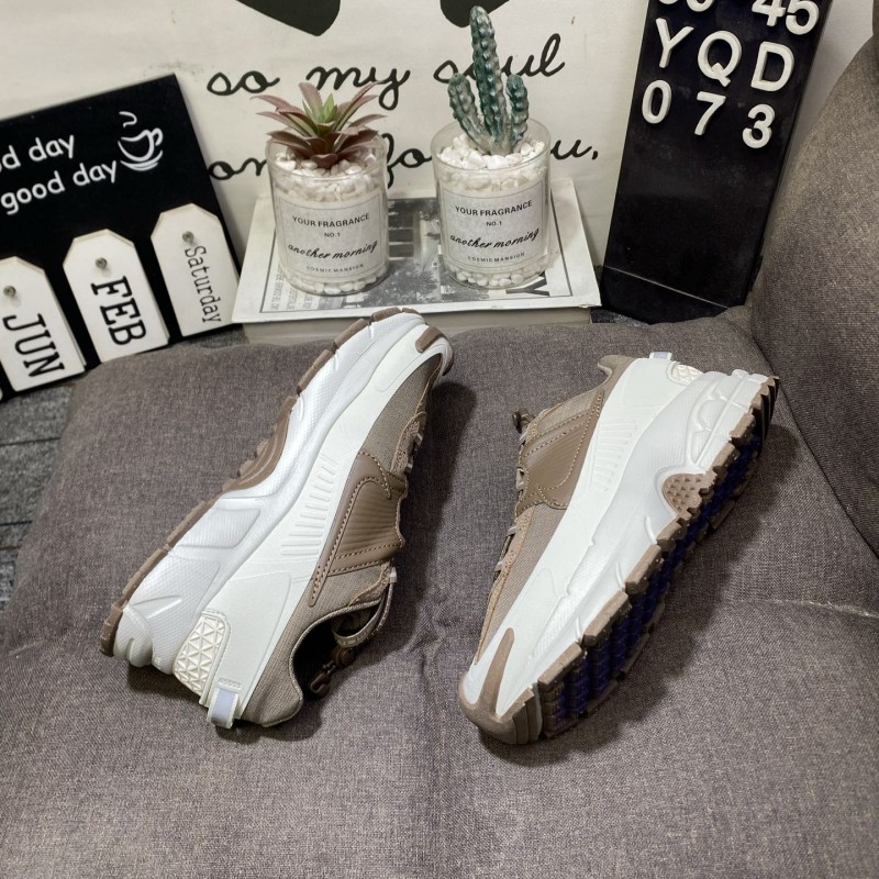 나이키 줌 보메로 로밍