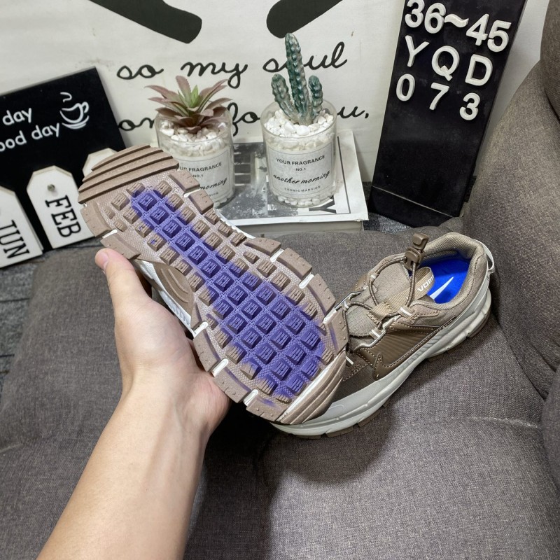 나이키 줌 보메로 로밍