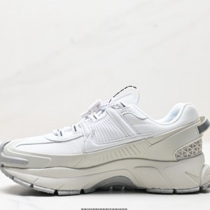 나이키 줌 보메로 로밍