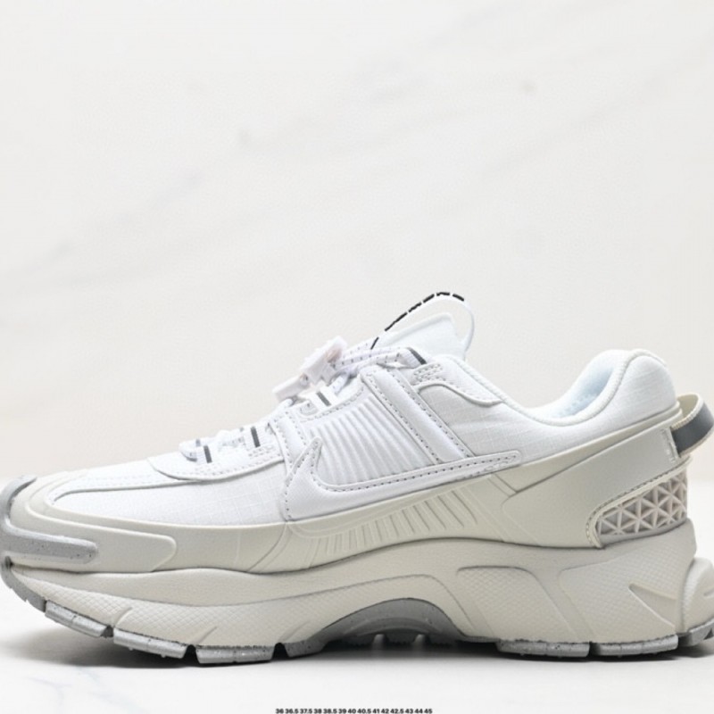 나이키 줌 보메로 로밍