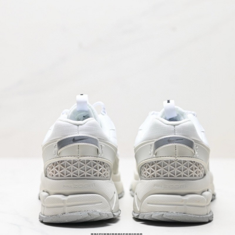 나이키 줌 보메로 로밍