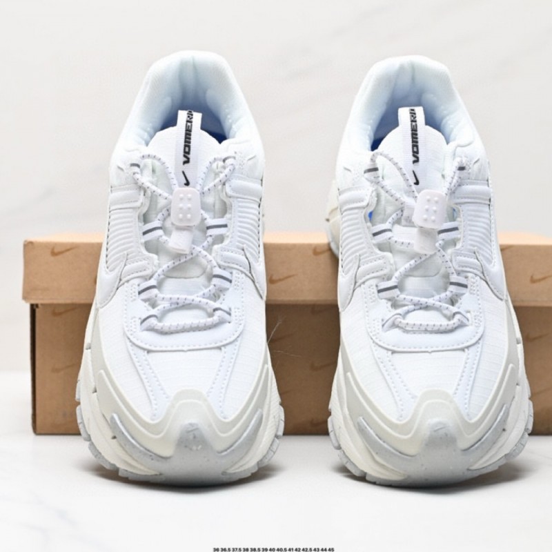 나이키 줌 보메로 로밍