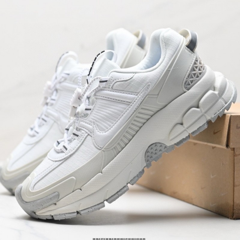 나이키 줌 보메로 로밍