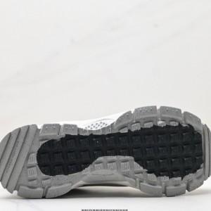 나이키 줌 보메로 로밍