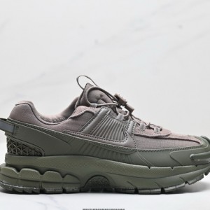 나이키 줌 보메로 로밍