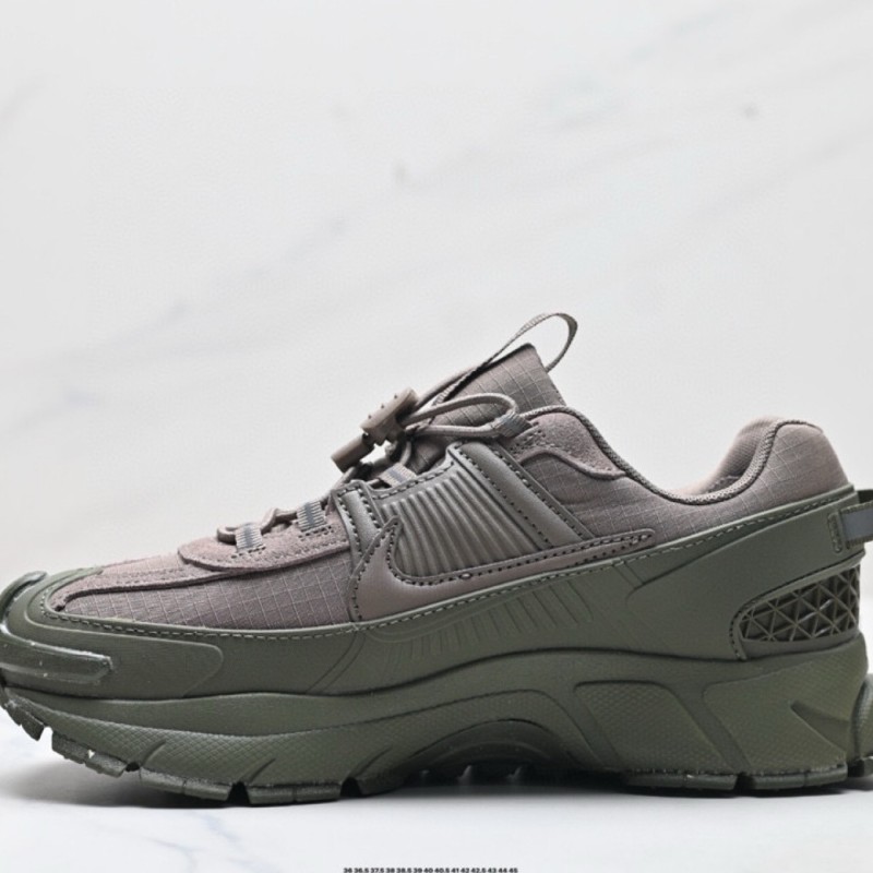 나이키 줌 보메로 로밍