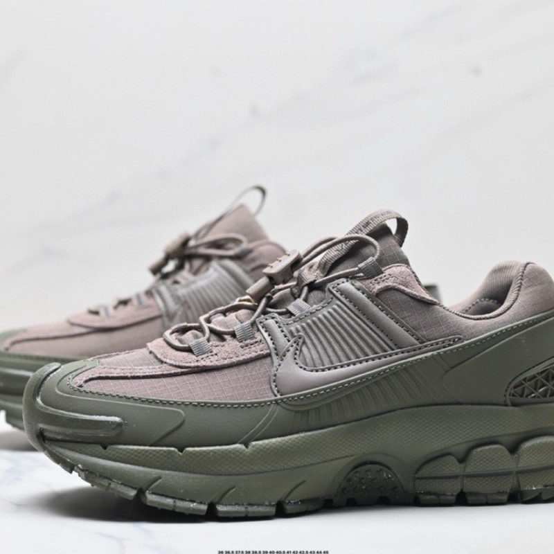 나이키 줌 보메로 로밍