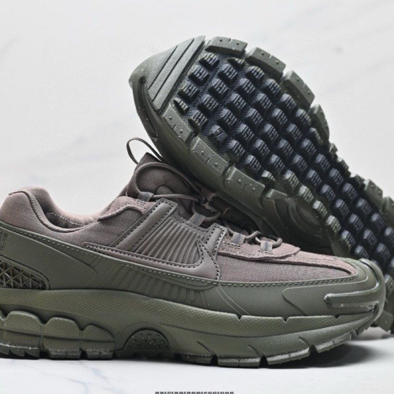 나이키 줌 보메로 로밍