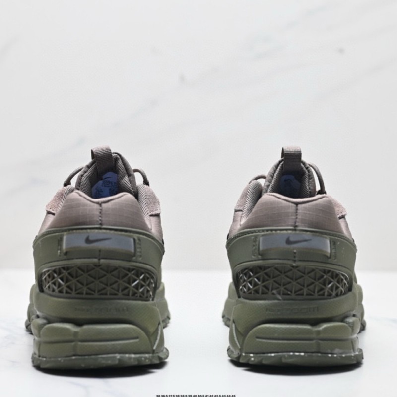 나이키 줌 보메로 로밍