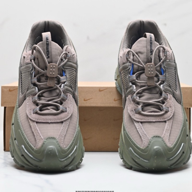 나이키 줌 보메로 로밍