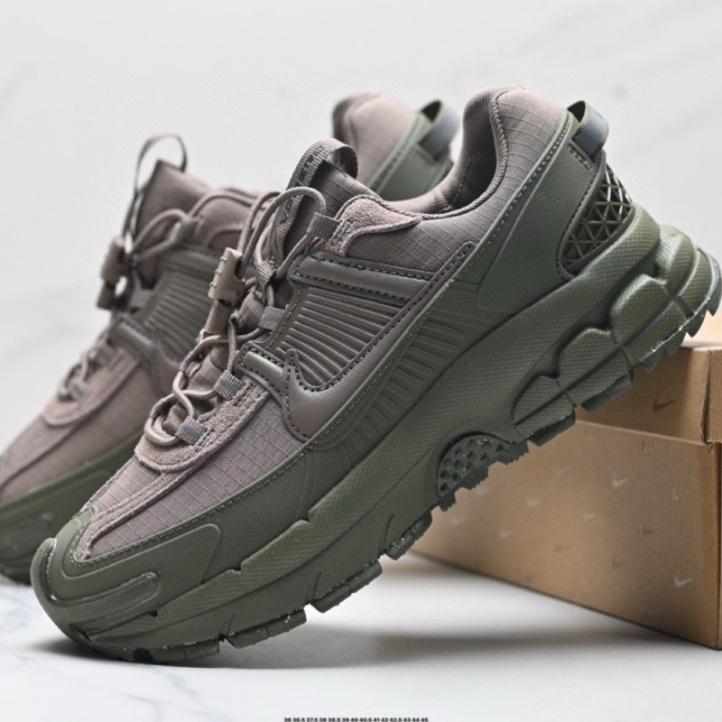 나이키 줌 보메로 로밍