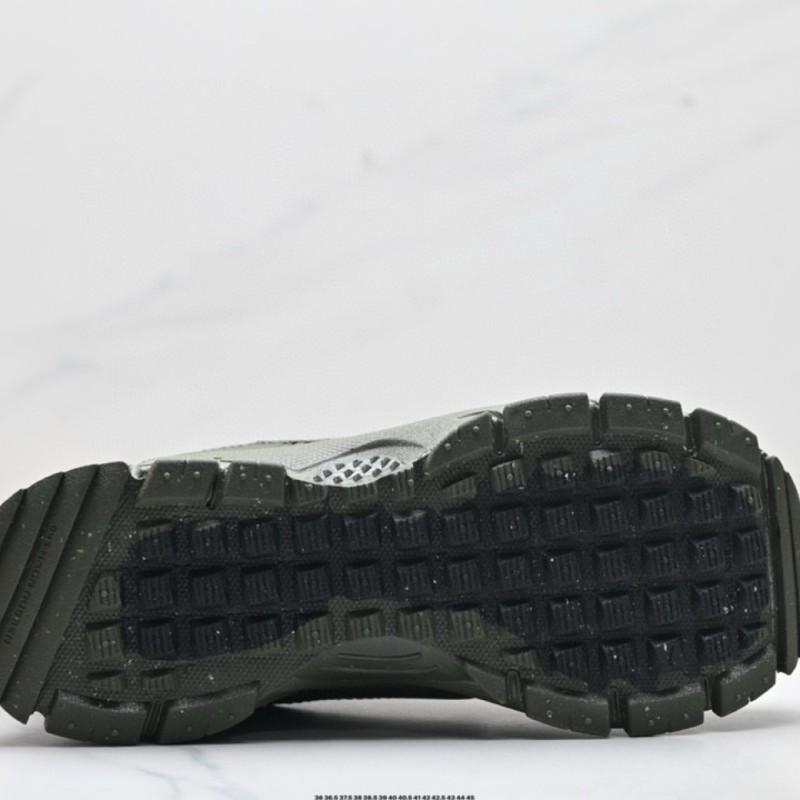 나이키 줌 보메로 로밍