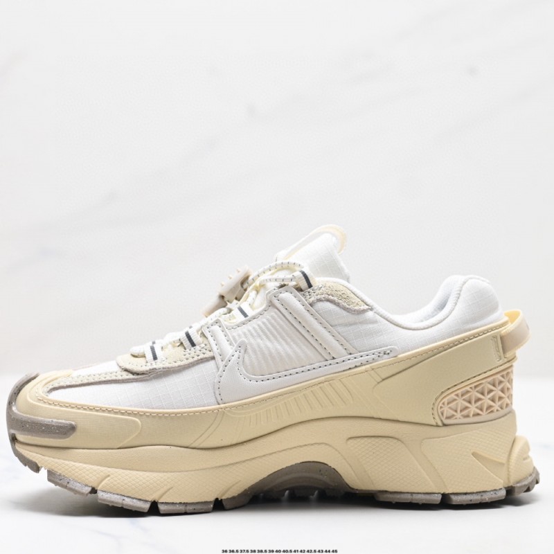 나이키 줌 보메로 로밍