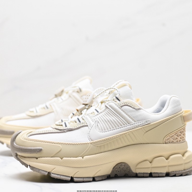 나이키 줌 보메로 로밍