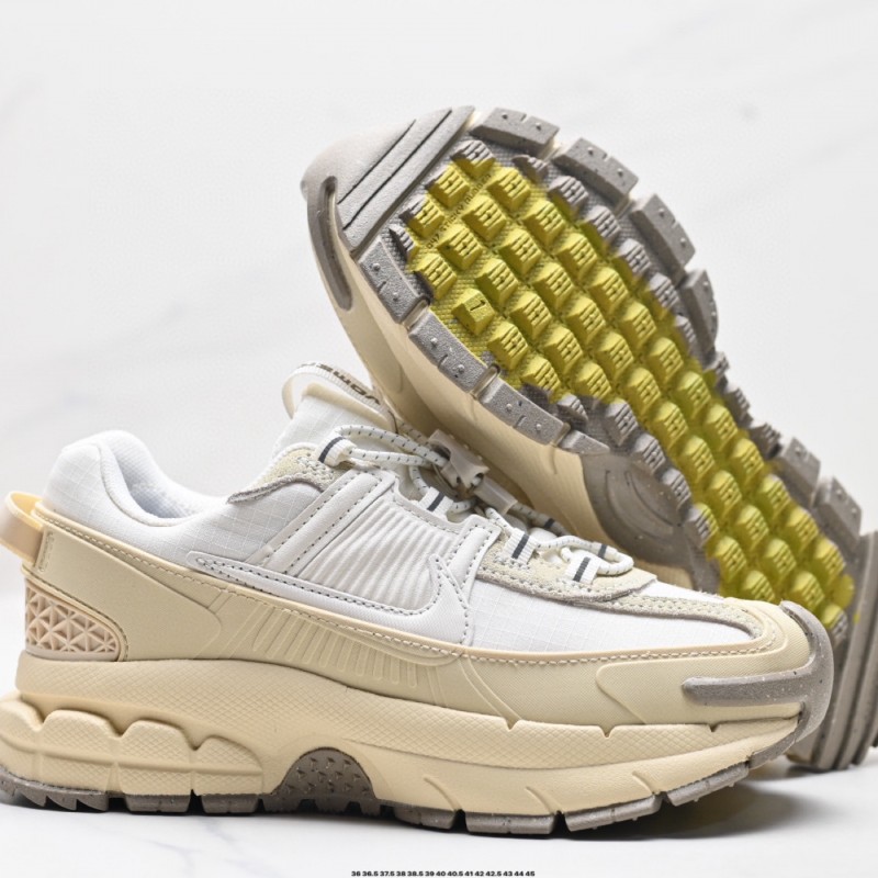 나이키 줌 보메로 로밍