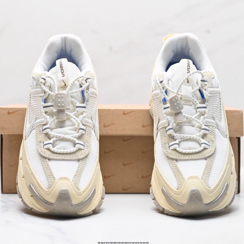 나이키 줌 보메로 로밍